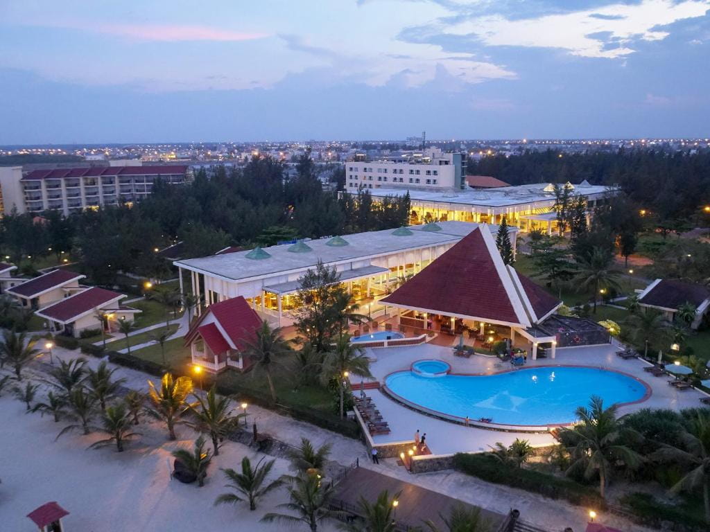 Sandy Beach Non Nuoc Resort