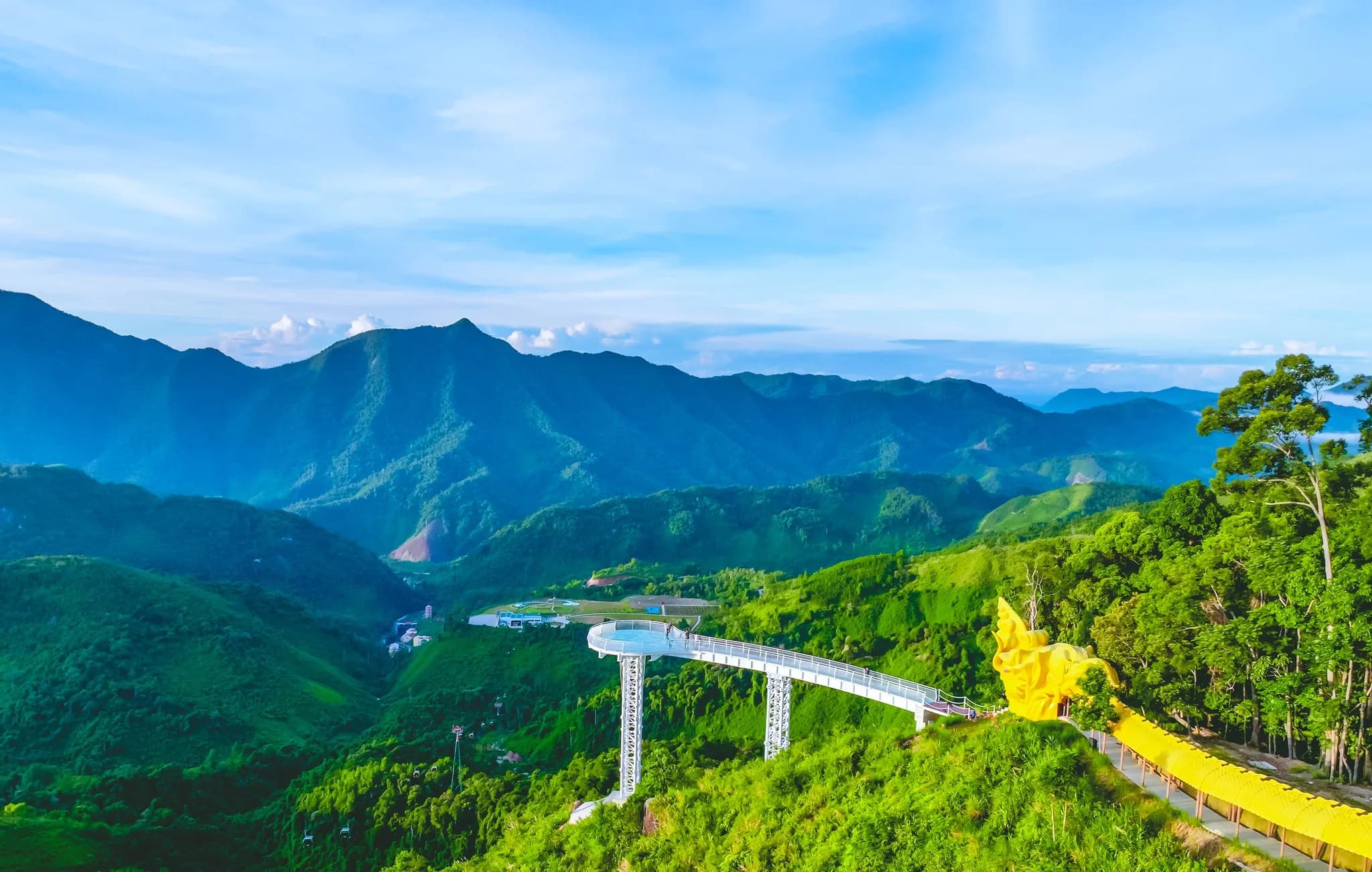 Cầu kính Ngọc Rồng
